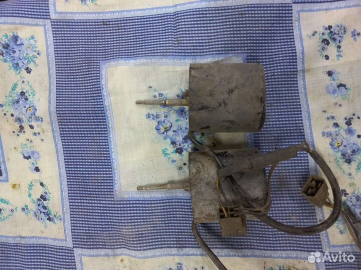 Продам моторчики дворников фар на ниву (ваз 2121)