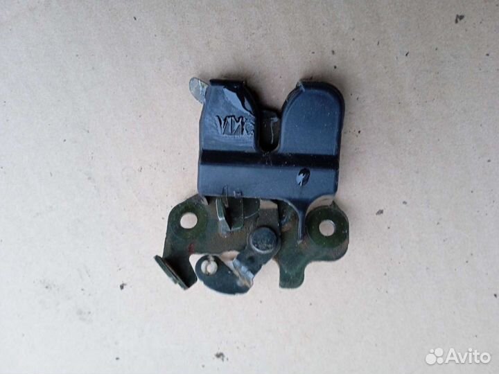 Замок багажника Киа Спектра