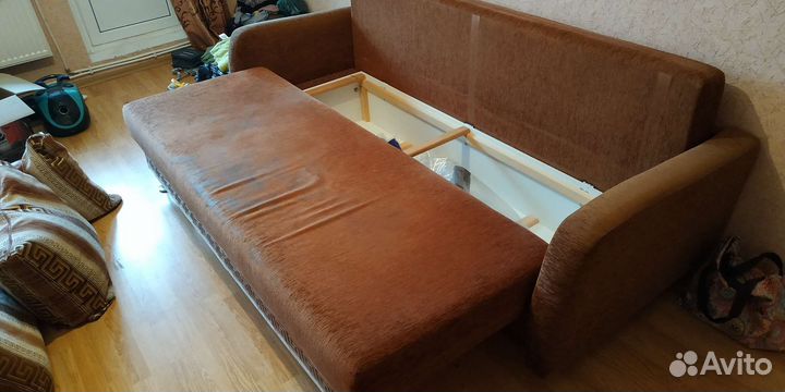 Диван двухспальный
