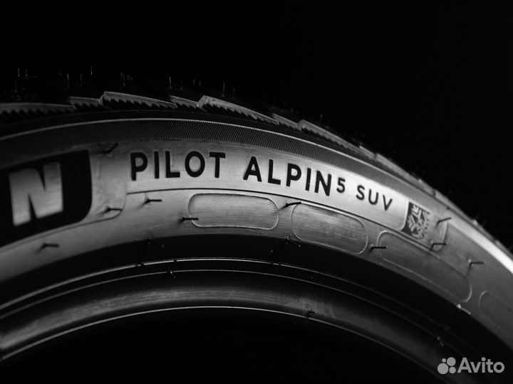Michelin Pilot Alpin 5 SUV 265/40 R21 и 305/35 R21 114V