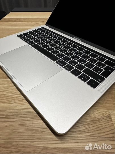Apple MacBook Pro 13 2019 touch bar