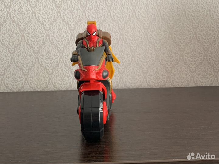 Человек паук фигурка