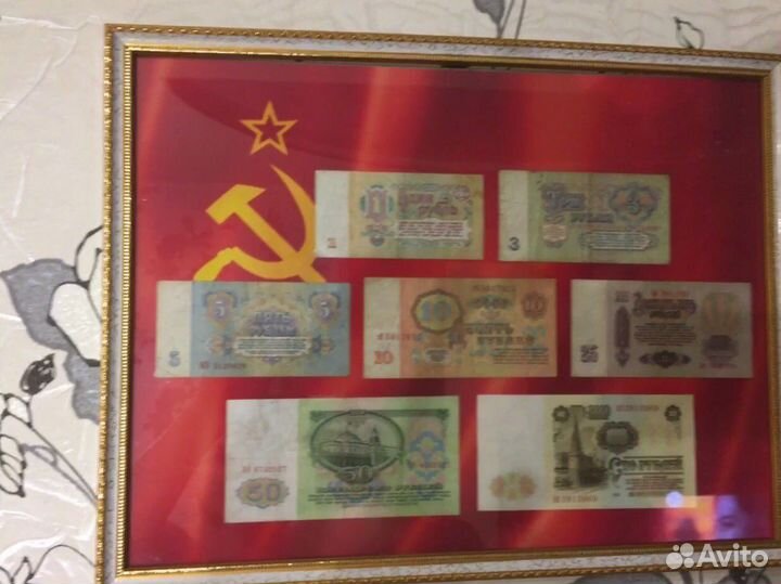 Панно с советскими купюрами