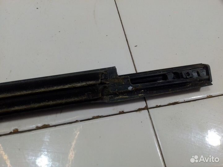 Молдинг двери верхний задний правый