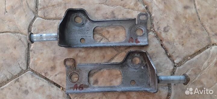 Кронштейн подушки глушителя Audi A6 C6 4F2