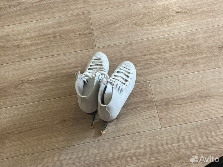 Коньки фигурные 31/32 размер в хорошем срстояни