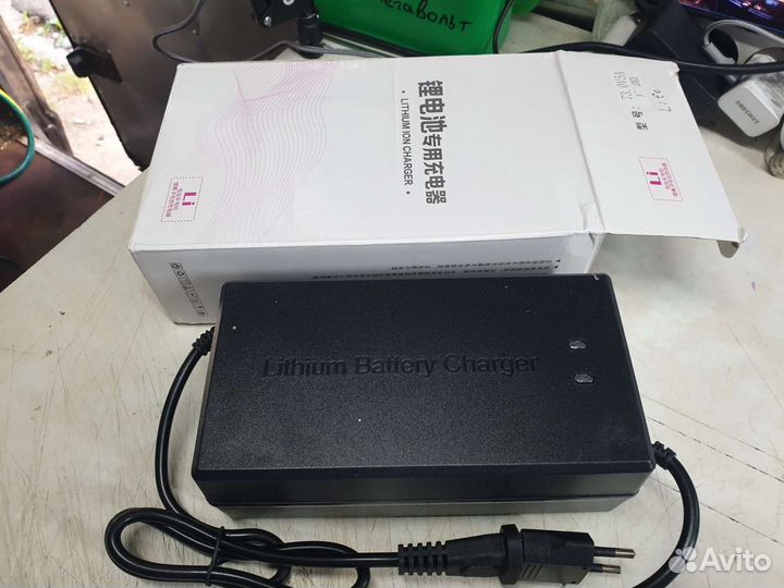 Зарядное устройство 60 v (73 v ) 5a Life велосипед