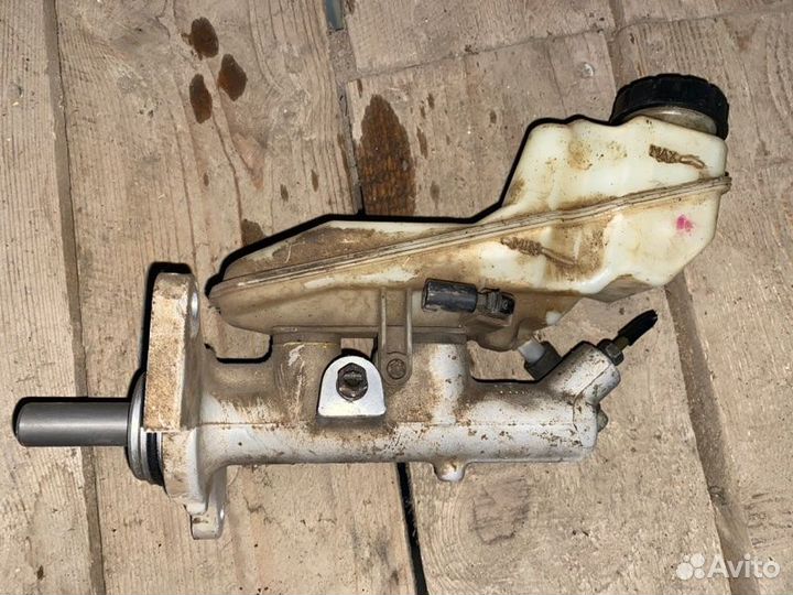 Главный тормозной цилиндр Toyota Corolla 120 1.6