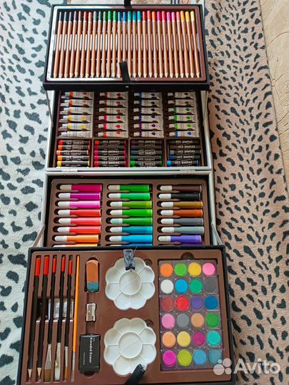 Арт чемодан художника