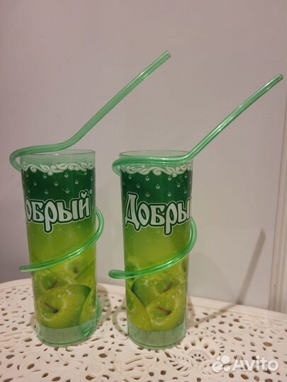 Стаканы пластмассовые большие с трубочкой