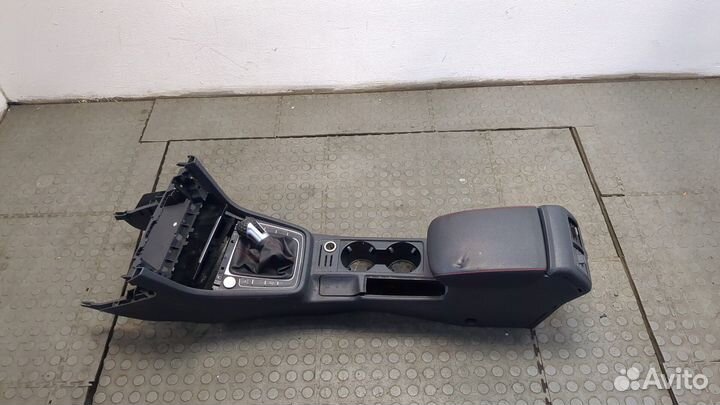 Консоль салона Volkswagen Golf 7, 2017