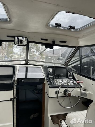 Моторная лодка Carver 28