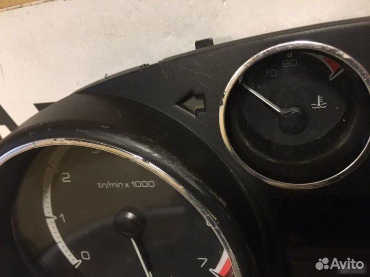 Панель приборов Peugeot 308