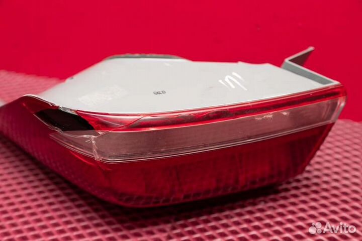 Фонарь внешний задний правый Genesis G80 G6DG 2017