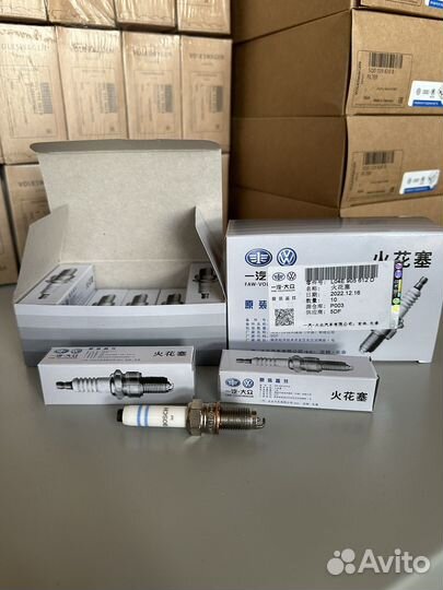 Комплект свечей зажигания VW 04E905612C bosch