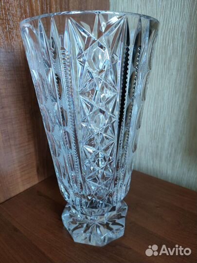Большая хрустальная ваза для цветов