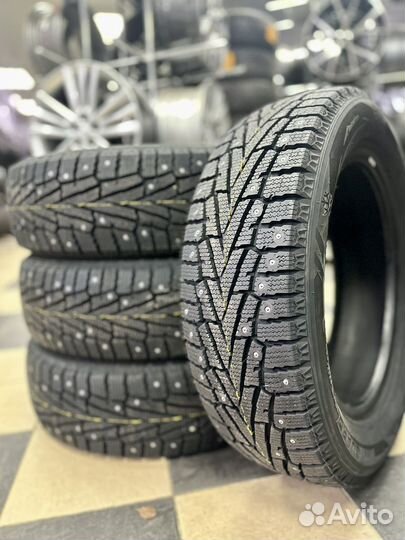 Roadstone Winguard WinSpike SUV 215/55 R18 98T