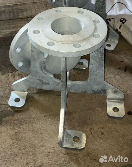 Отвод (колено) фланцевый с подставкой Ду.100