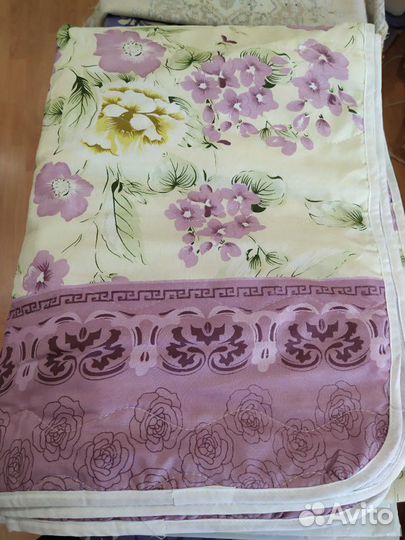 Покрывало новое, одеяло
