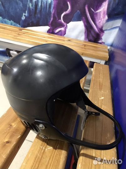 Горнолыжный шлем