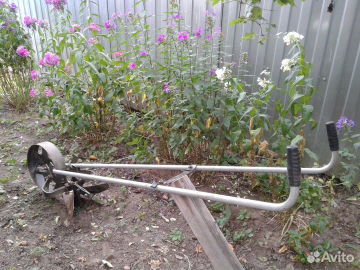 Плуг окучник ручной