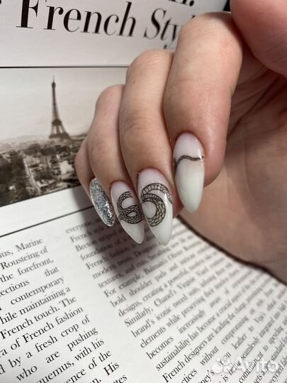 Модель на маникюр