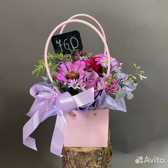 Цветы в ящике букет комплимент