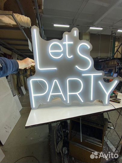 Неоновая надпись летс пати