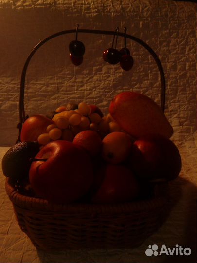 Корзина с фруктами, декоративная