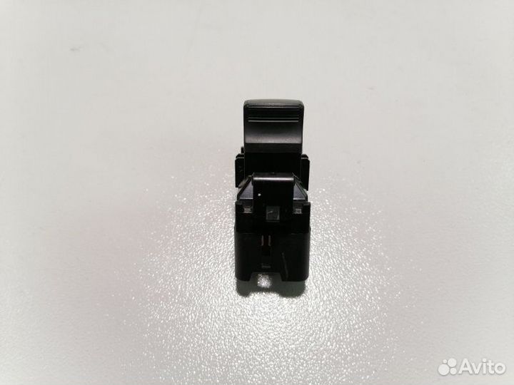 Кнопка стеклоподъемника задняя правая Mitsubishi