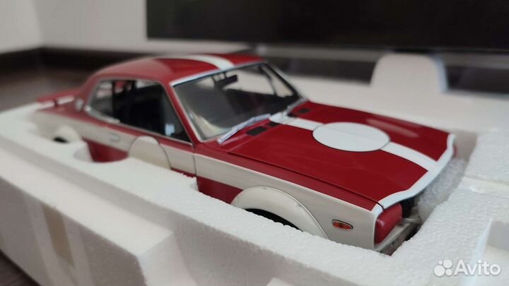 Nissan Skyline 2000 GT-R kpgc10 Racing 1/18 Kyosho