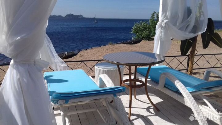 Шезлонги из ротанга / уличная мебель