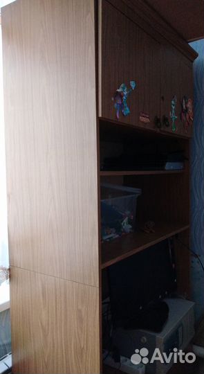 Шкаф с полками
