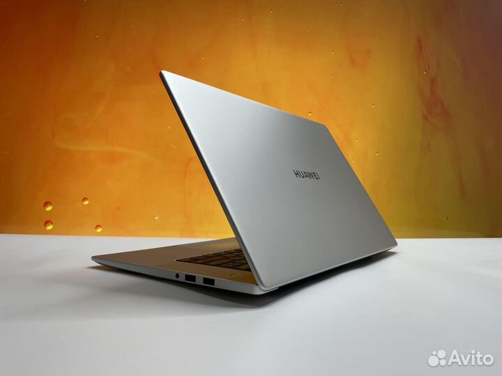 Ноутбук Huawei MateBook 15 / Core i5 / SSD