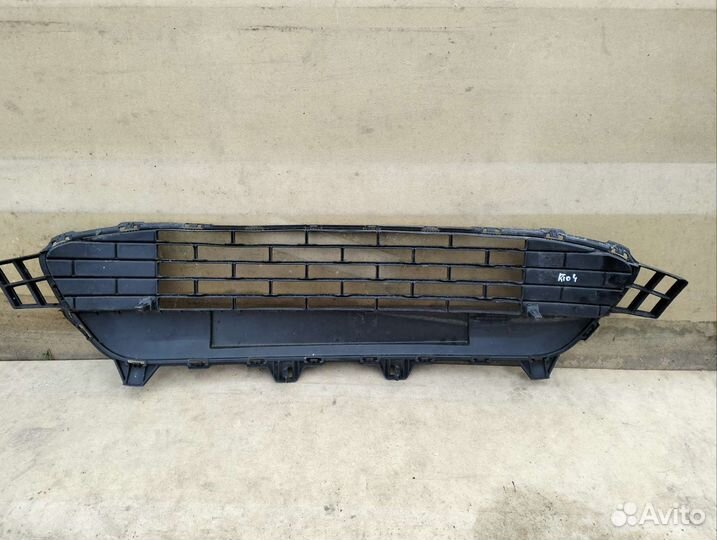 Решетка переднего бампера Kia Rio 4 2017