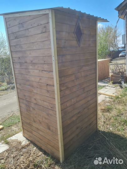 Деревянный туалет