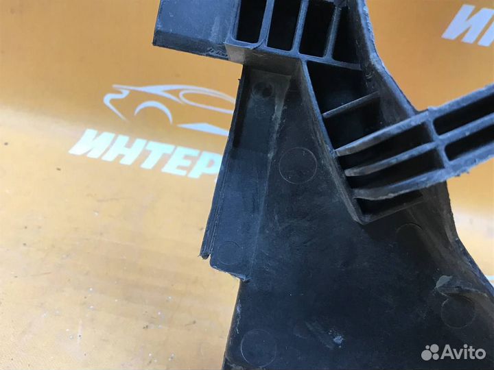 Диффузор вентиляторов Mitsubishi Outlander XL