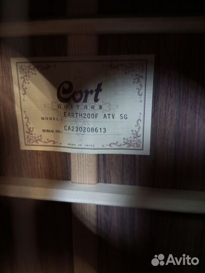 Гитара из состаренного массива фирмы Cort