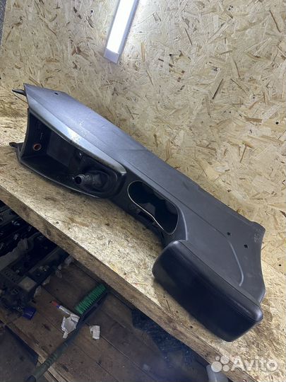 Центральная консоль подлокотник Kia Cerato 2 Coup