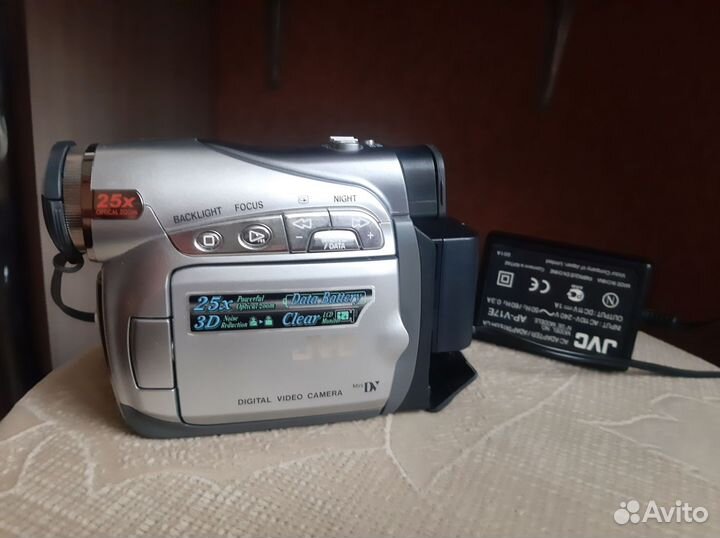Мини видеокамера JVC