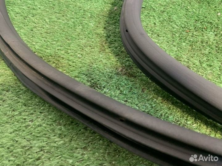 Уплотнитель проема задней правой двери задний