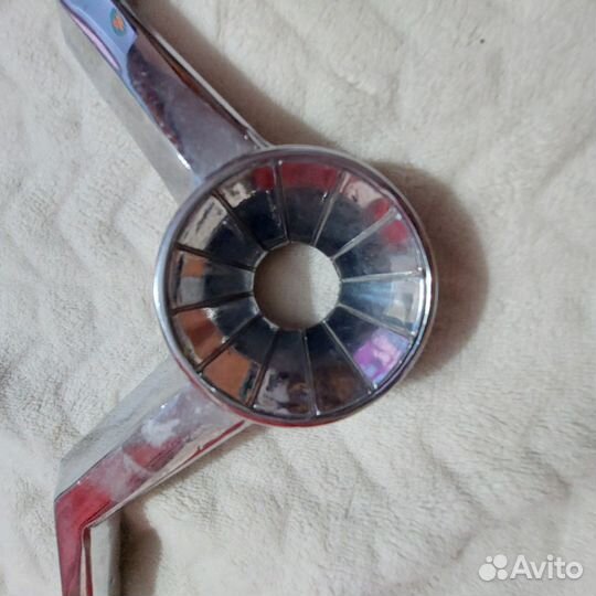 Эмблема багажника газ-13