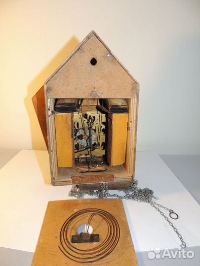 Старинные настенные часы с кукушкой
