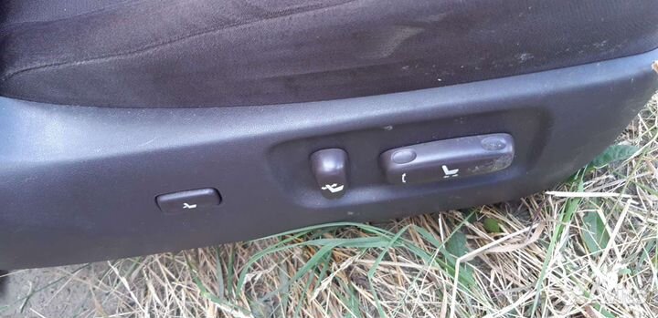 Сиденья с Лексусa HS250H