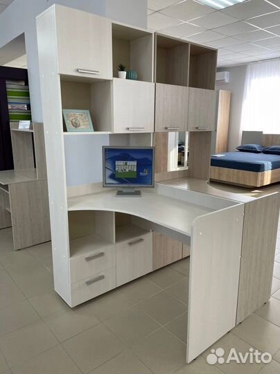 Письменный стол