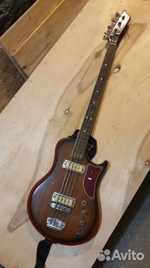 Бас гитара Урал