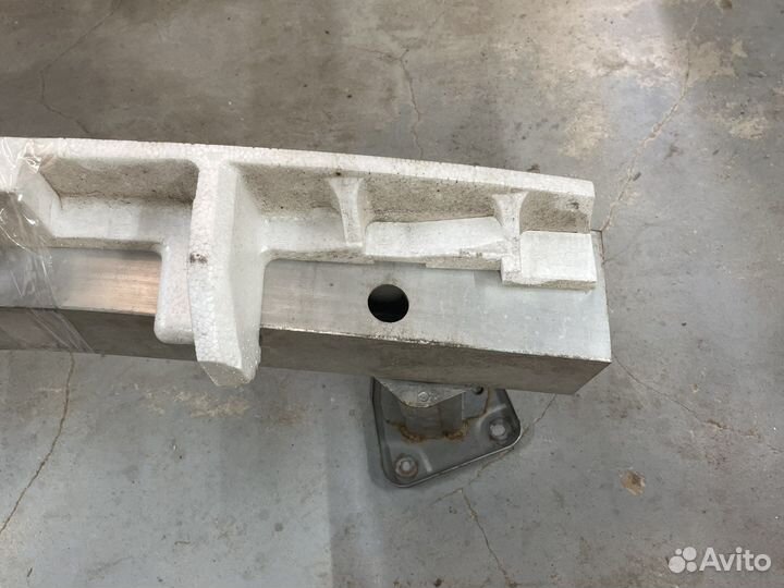 Усилитель бампера передний Nissan Tiida C11