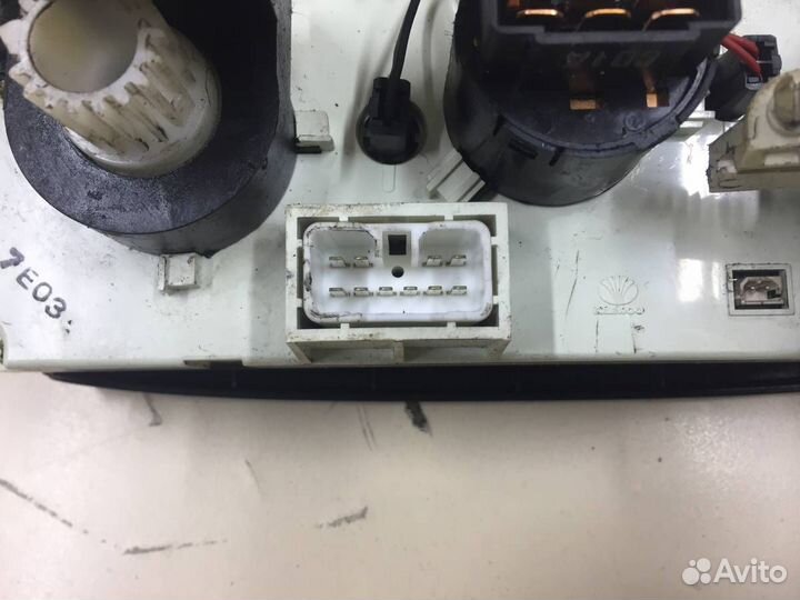 Блок управления отопителем Chevrolet Aveo T200 200
