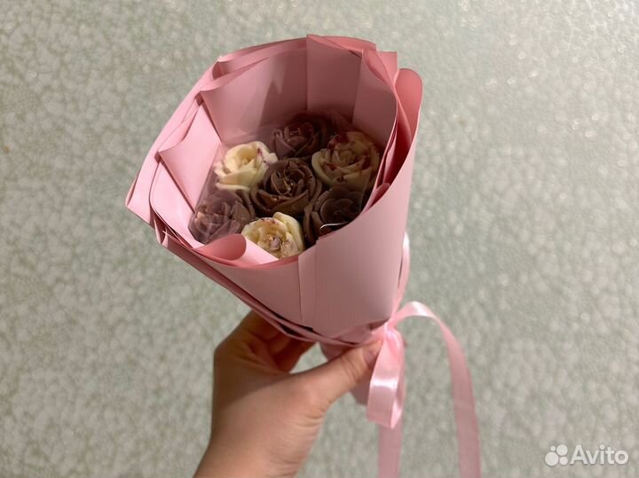 Букеты из шоколадных роз