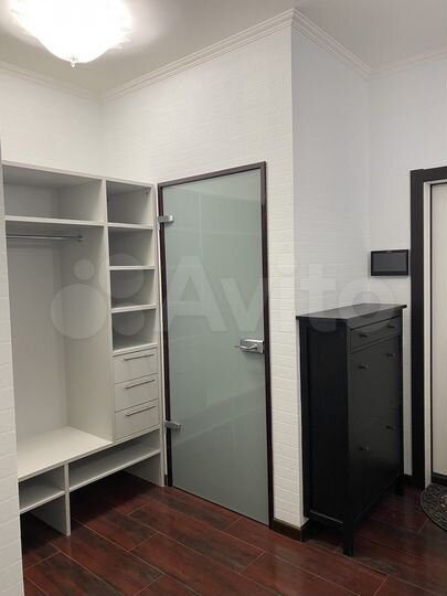 2-к. квартира, 77 м², 1/7 эт.